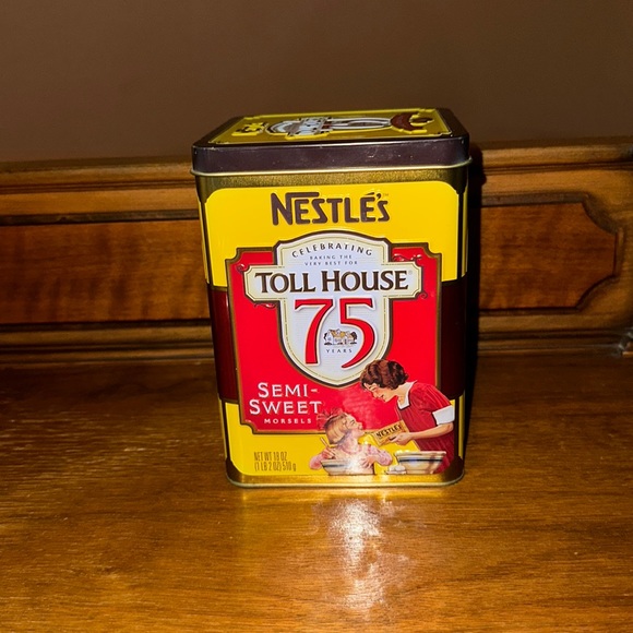 ⭐️ Nestle’s Toll House 75 years collectible tin - Picture 1 of 4